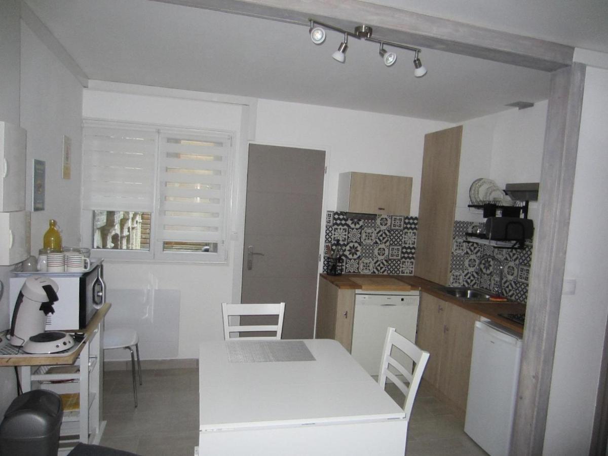 Studio hyper centre avec terrasse à 1 rue de la plage et2 Apartamento Dieppe Exterior foto
